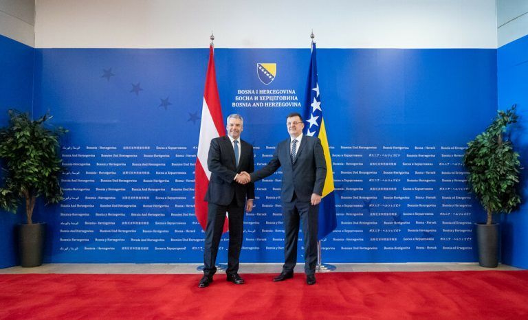 In Sarajevo traf Nehammer den bosnischen Regierungschef Tegeltija. APA/BKA/MELICHAREK