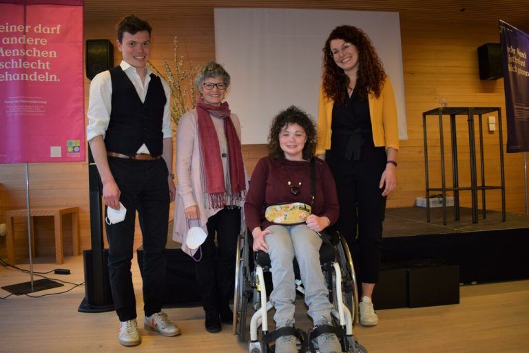 Jakob, Angelika und Maria Peböck mit Victoria Türtscher.