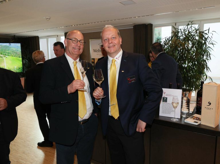 Johannes Hengl und Vereinsmanager Jürgen Berkmann.