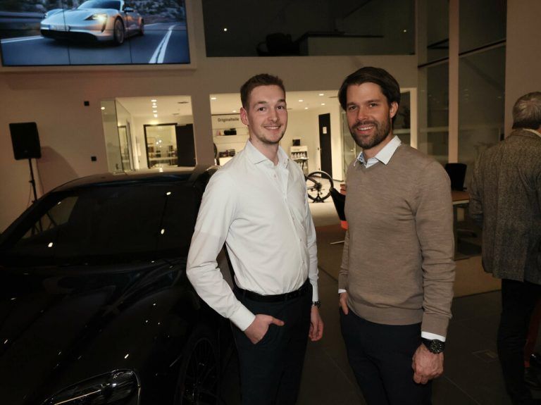 Julian Baumgartner und GF Hannes Wölfl.