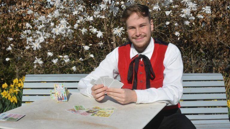 Konrad Hämmerle schaffte Jasskarten mit Vorarlberger Motiven