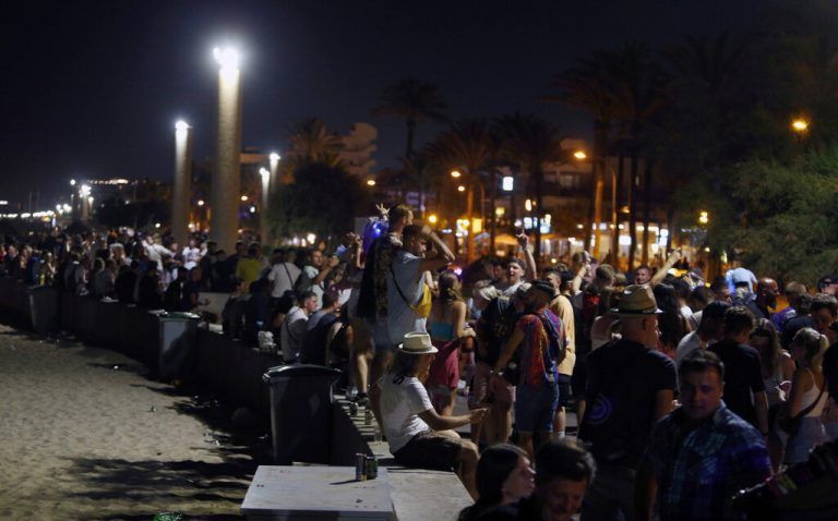 Künftig soll es auf der Mallorcer Partymeile „Ballermann“ gesitteter zugehen. Reuters