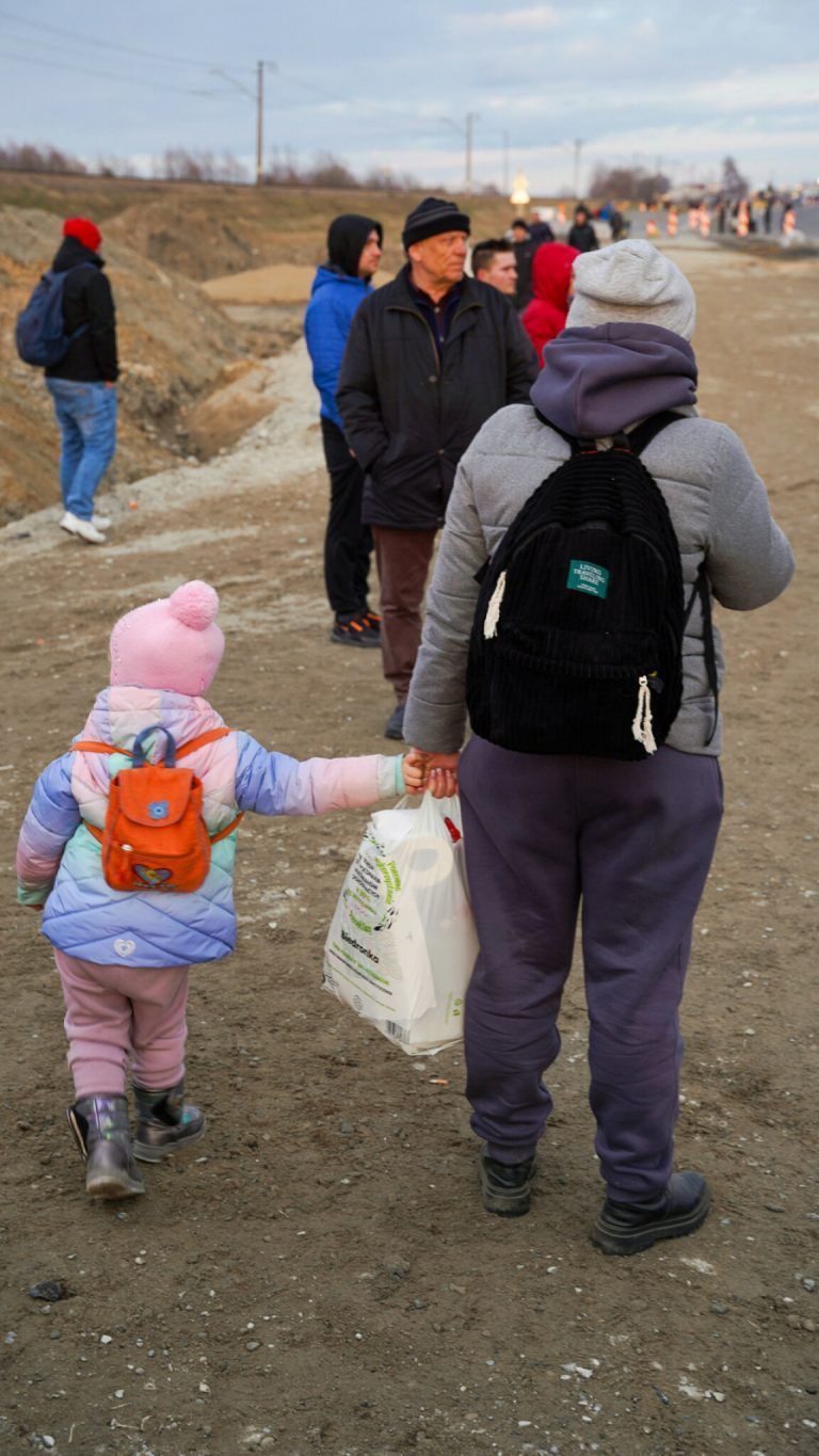Die Vereinten Nationen gehen von  bis zu 18 Millionen Menschen in der Ukraine aus, die auf humanitäre Hilfe angewiesen sind.