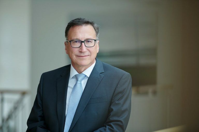 Leo Simma mit Sonja, David und Marc auf ihrem Permakulturhof Hittisau. Das Garten-Eden-Projekt brachte die Permakulturprinzipien schon bis nach Äthiopien.