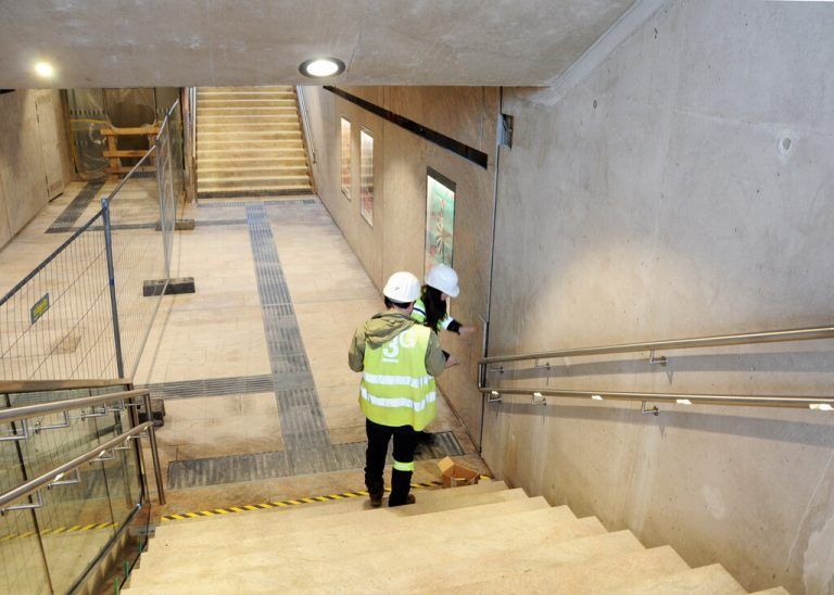 <p class="caption">Letzte Arbeiten an der neuen Unterführung beim Bahnhof.</p><p class="caption"/>