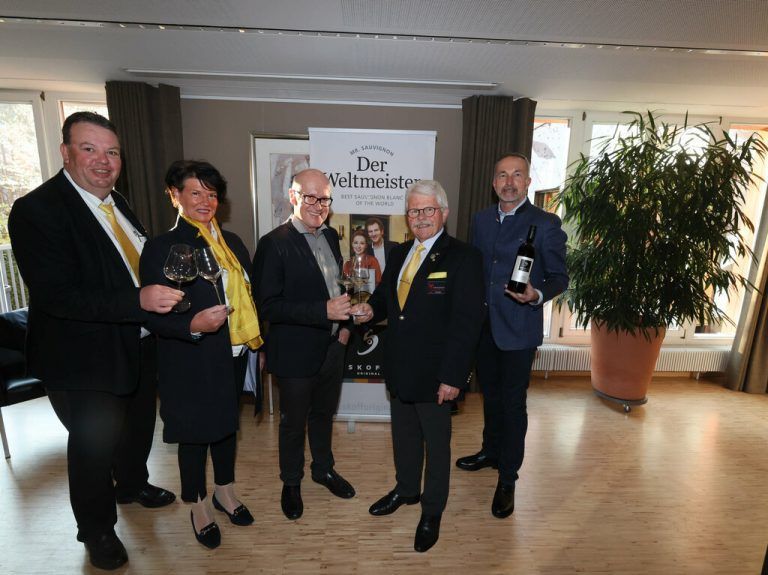 Ludwig Zortea, Manuela Partel, VSOV-Präsident Willi Hirsch und Skoff-Repräsentant Harald Wickhoff. AME