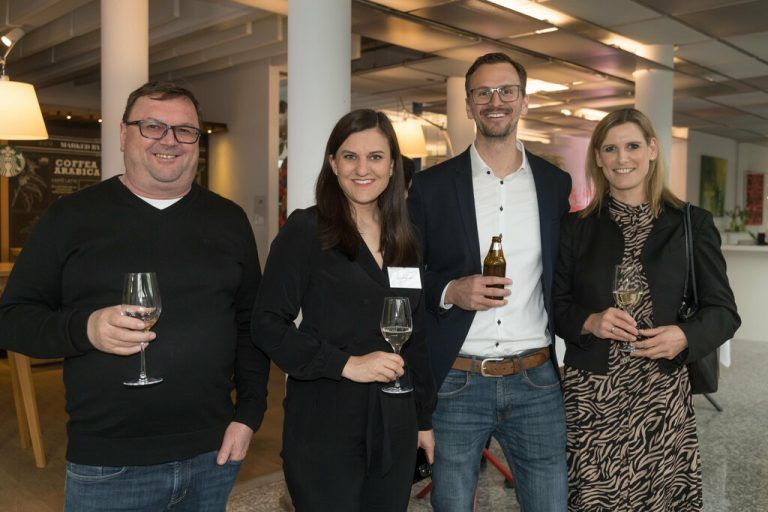 Manfred Bickel, Claudia Nessler (Russmedia), Nadine und Jürgen Sandholzer (Sandholzer Immobilien).