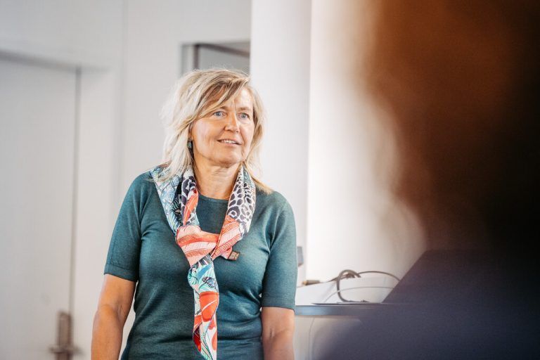 Marianne Grobner moderiert die Veranstaltung.