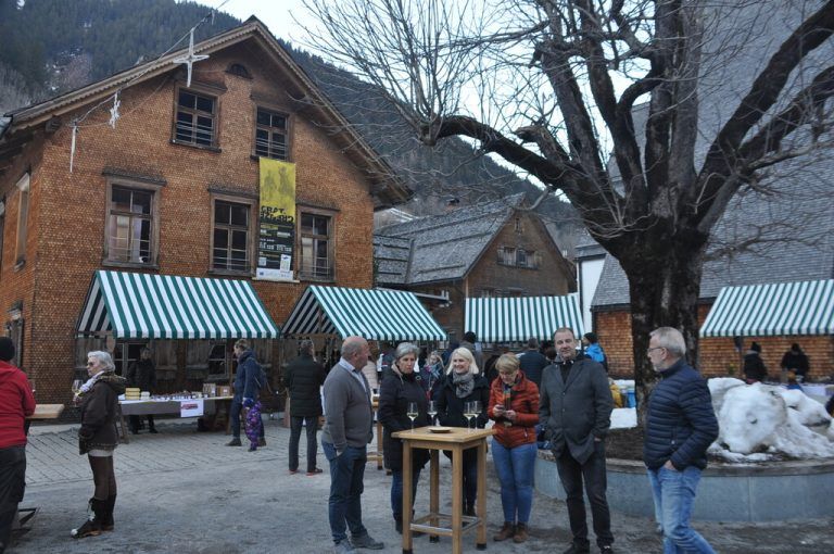 Markttreiben auf dem Bauern- und Handwerksmarkt.<span class="copyright">HAB</span>