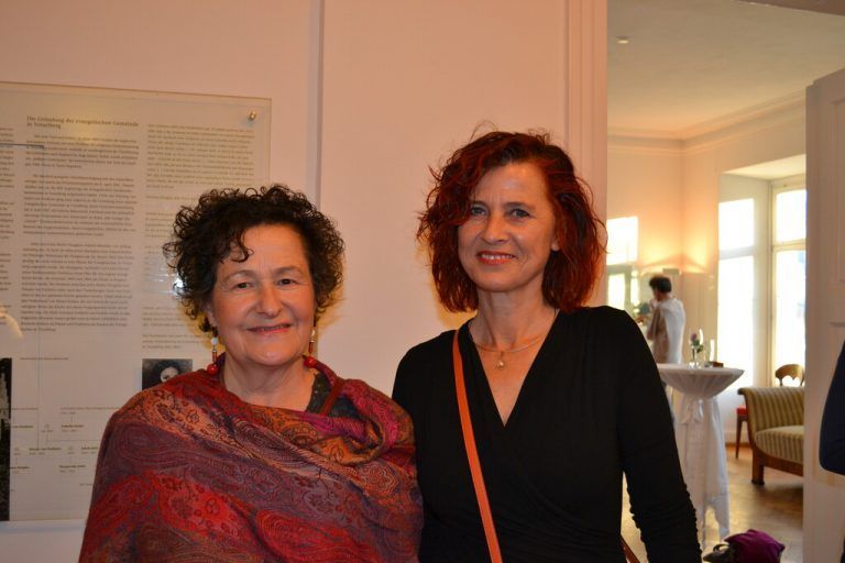 Musikerin Hildegard Frei-Bertsch und Künstlerin Elke Maria Bitschnau.