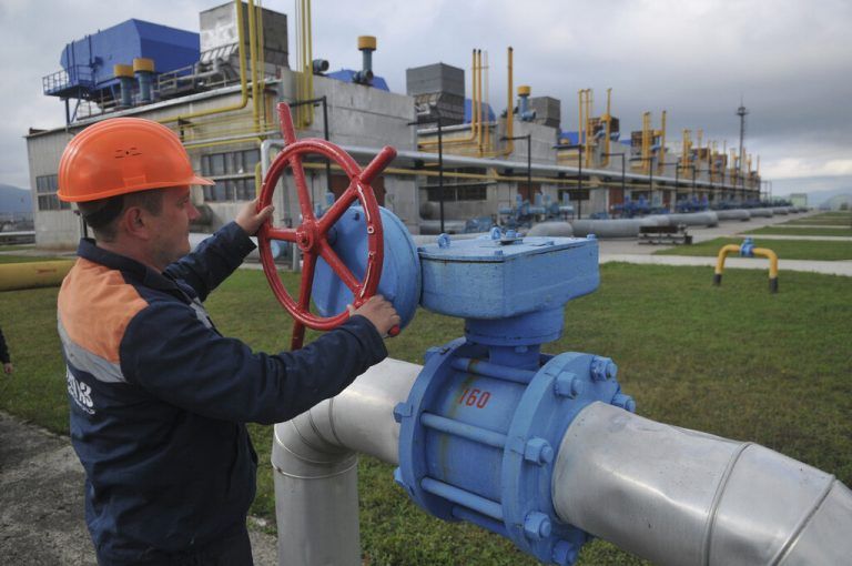 Noch fließt das Gas von Russland über die Ukraine nach Europa. Doch die Forderung nach Alternativen wächst. AP/Pavlo Palamarchuk