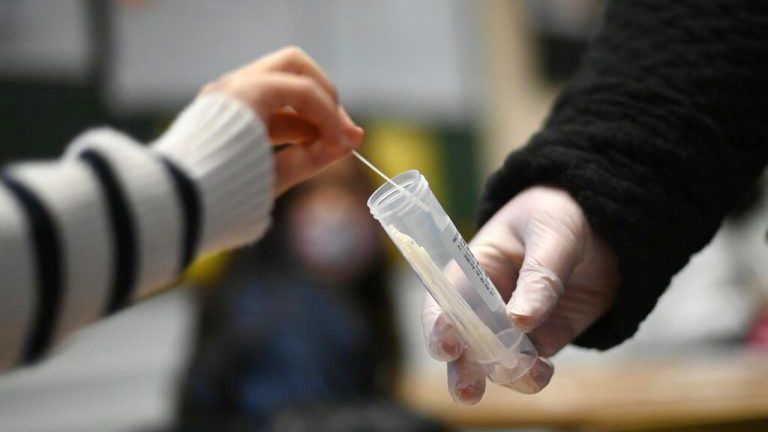Lange waren Infektionszahlen an Schulen stabil &#8211; Doch jetzt &#8230;