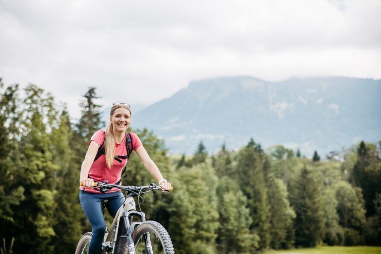 Radfahren - egal ob mit oder ohne Elektroantrieb - boomt weiterhin. Davon profitiert auch der Sportartikelhandel. vn/Sams