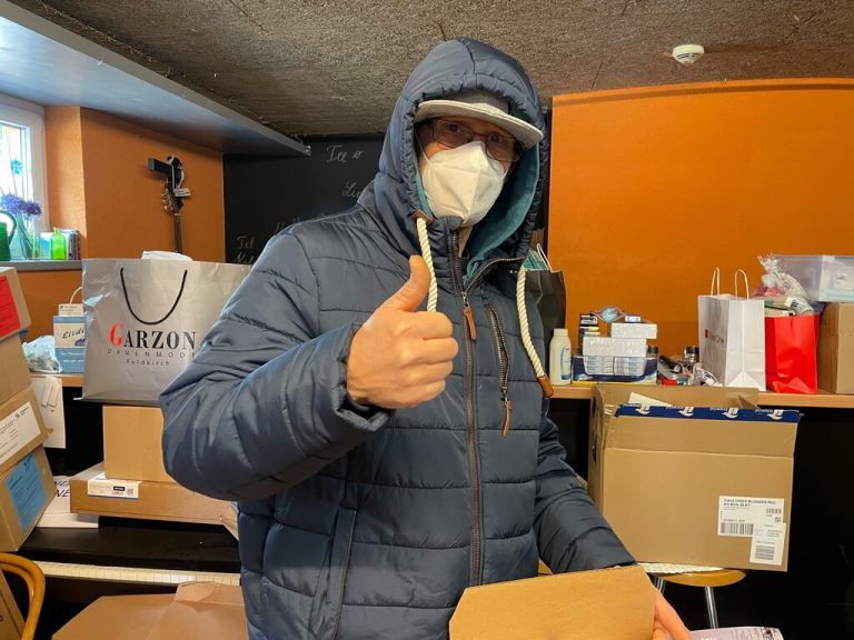 Roman Zöhrer ist erleichtert, dass bereits zwei Lieferungen ankamen.