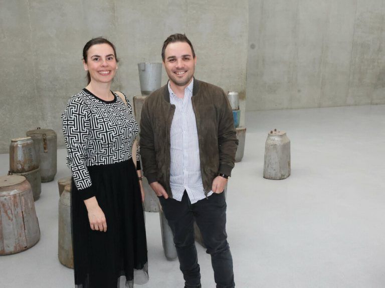 Sabine Nigsch (Hypo) und Produktdesigner Chris Gaethke.