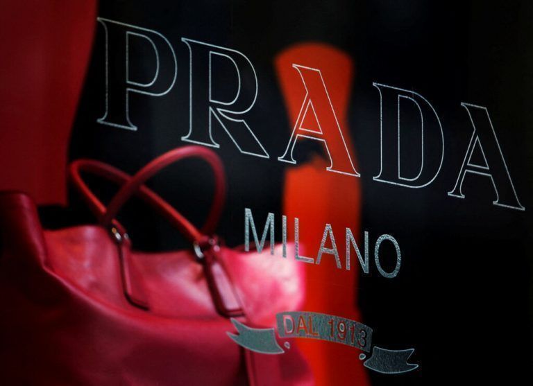 Trotz des Kriegs bestätigt Prada für 2022 seine mittelfristigen Wachstumsziele. RTS
