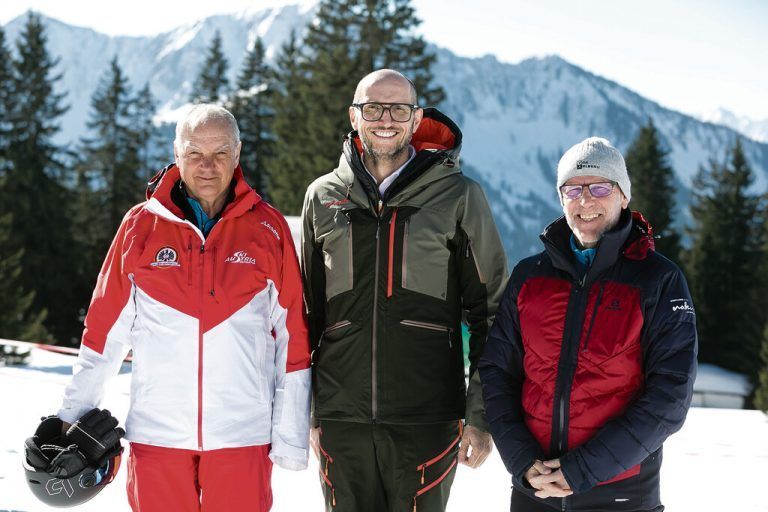 Werner Eberle (Vizepräsident Skiverband), Seilbahnsprecher Andreas Gapp und Konrad Berchtold (Bildungsdirektion). wkv/Mathis