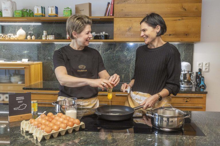 Zwei Frauen - eine Idee: Sabine Kasper (l.) und Christina Kilga verstehen sich, und das nicht nur am Herd oder wenn es ums Kochen geht.