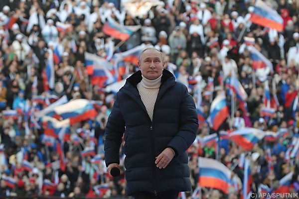 Putin und Selenskyj: Zwei Inszenierungen mit demselben Ziel