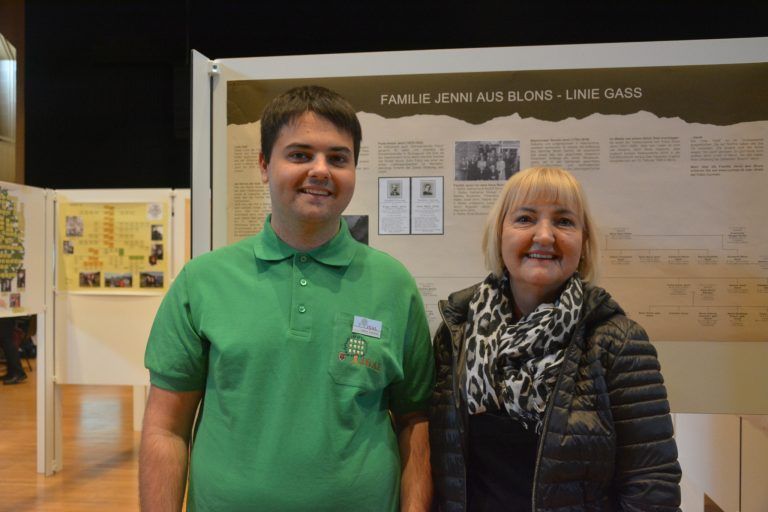 Fabio Curman (links) hat den Tod seines Urgroßvaters erforscht. Nun arbeitet er an der Familiengeschichte seiner Oma Elvira Jenni (rechts) aus Schlins. 