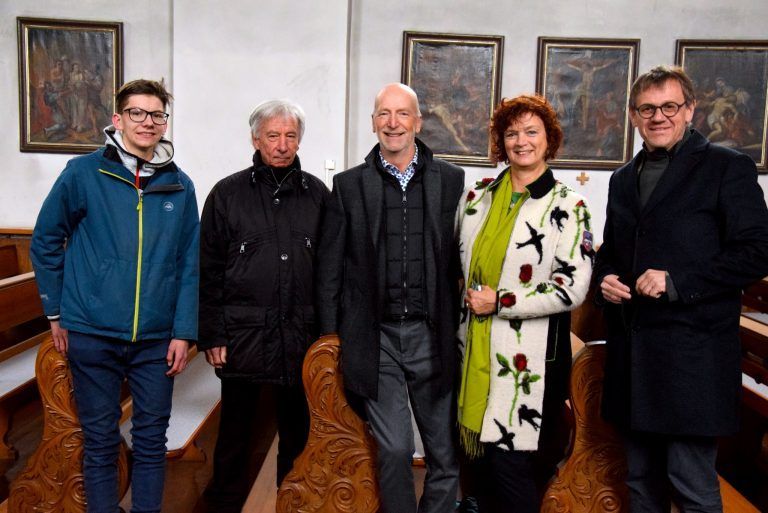 Nachwuchsorganist Lukas Würbel, Organist Bruno Oberhammer, Bludescher Orgelkonzerte-Obmann Karlheinz Worsch mit Gattin Stephanie und Landtagsabgeordneter Christoph Thoma.