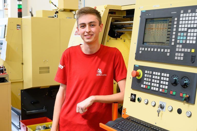Kevin Emhofer bereitet sich schon auf die WorldSkills 2022 in Schanghai vor. <span class="copyright">Blum</span>