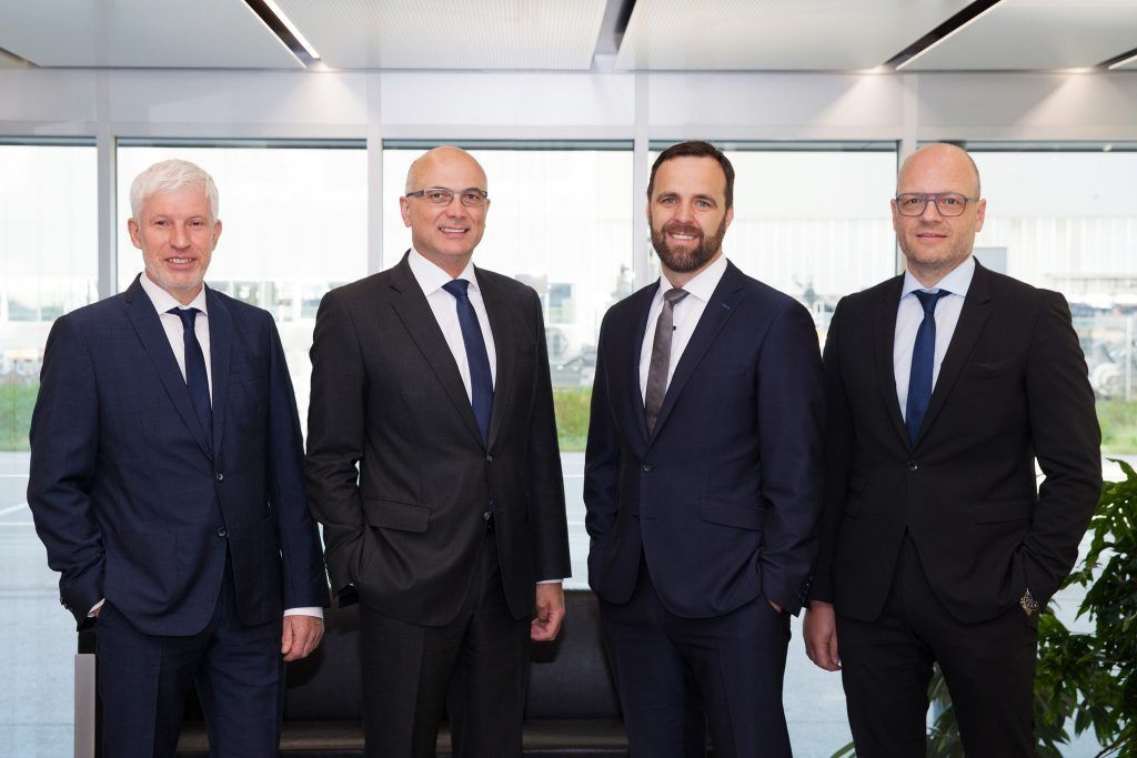 Liebherr baggert Aufträge