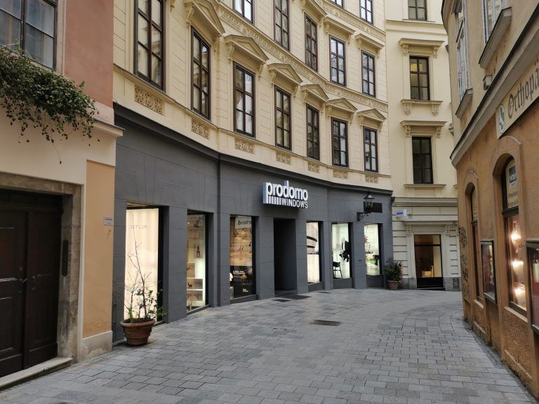 Das Design-Geschäft Prodomo Windows in bester Lage wird jetzt zum Showroom des Dornbirner Möbelpioniers Höttges. Fa (2)