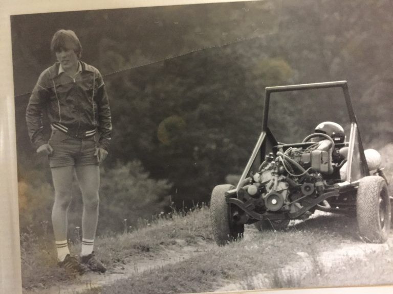Martin erstes Gefährt. Auf dieses Auto der Marke Eigenbau war der junge Mann sehr stolz.