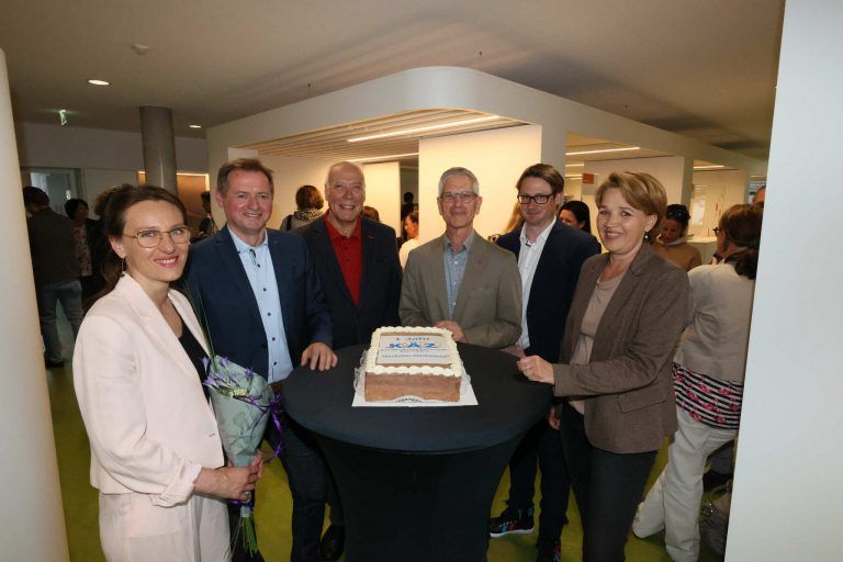 Luden zur Eröffnung des KÄZ: Dr. Magda Kakabadze, AKS-GF Georg Posch, AKS-Präsident Harald Schlocker, KÄZ-Leiter Harald Geiger, Dr. Maximilian Obwegeser und Bürgermeisterin Andrea Kaufmann. ame