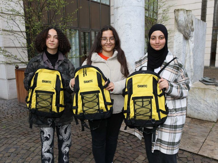 „Stickis“ Cheyenne Werle, Dilem Saydam und Leyla Erdogan.