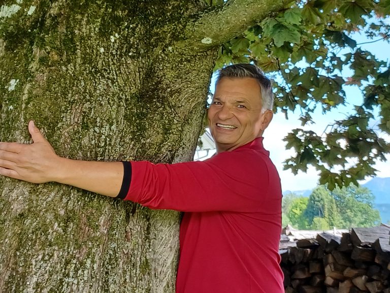 Der Hypnose-Coach fühlt sich intensiv mit der Natur verbunden. BEREITER