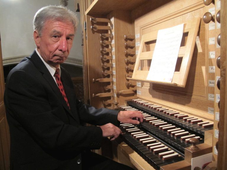 Organist und Programmverantwortlicher Bruno Oberhammer.