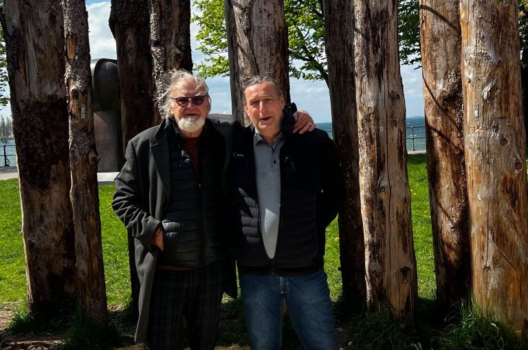 Angelo Roventa (l.) und Achim Lang waren Mitinitiatoren der Kunstauktion 72peaces.com. Der Erlös kam „Vorarlberg hilft“ zugute. <span class="media-container dcx_media_rtab" data-dcx_media_config="{}" data-dcx_media_type="rtab"> </span><span class="copyright">caritas</span>