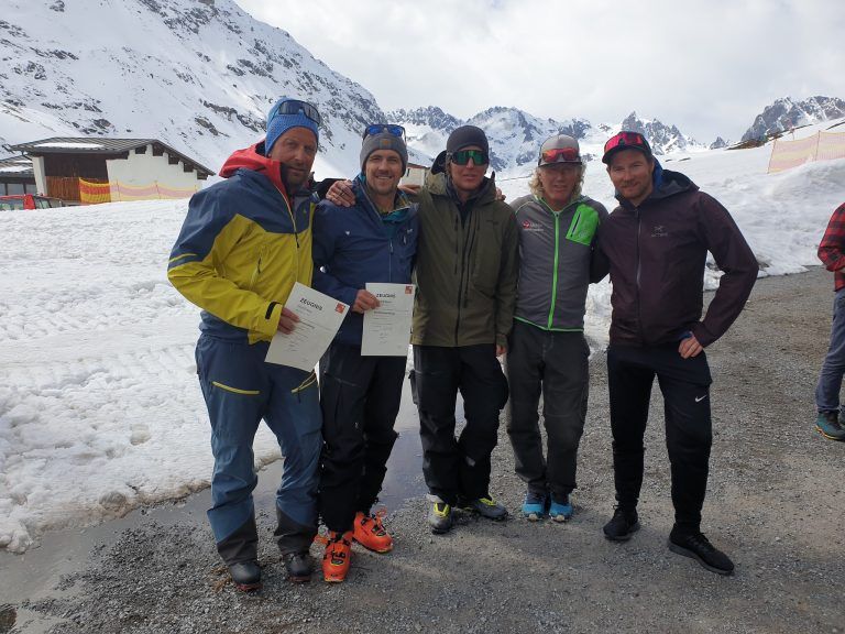 Auch diese Ski- und Snowboardführer haben die Ausbildung erfolgreich bestanden. <span class="copyright">EST</span>