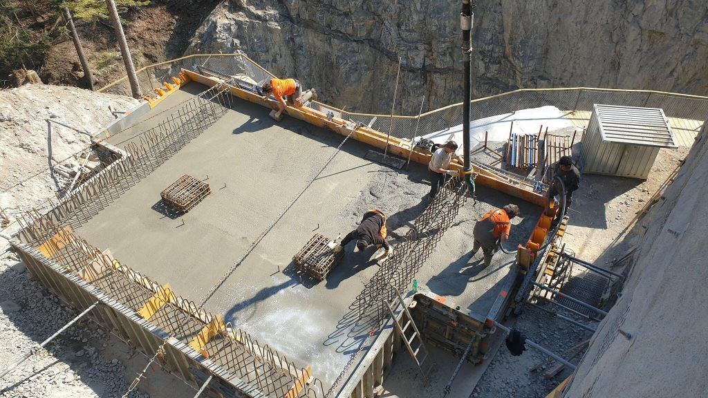 Neue Rappenlochbrücke: Lehrgerüst fertig, Steganlagen saniert