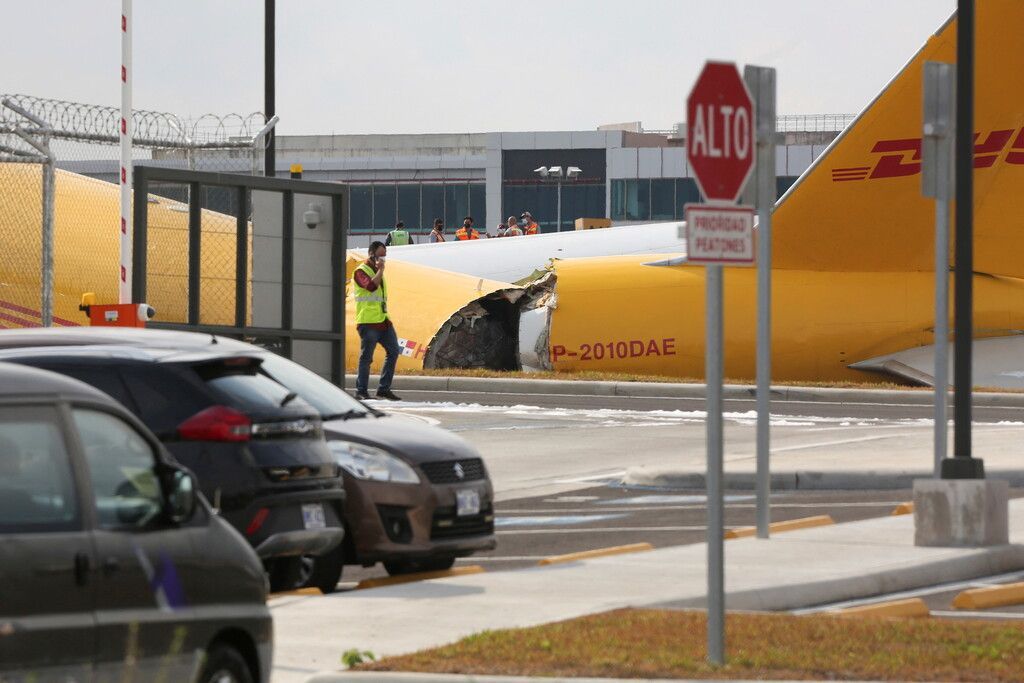Frachtflieger brach auf Landebahn entzwei