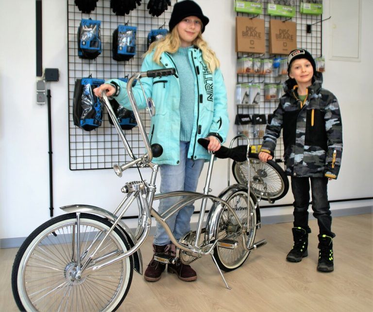 Auch für Emma und Philip gab es bei der VONBIKE-Eröffnung was zu entdecken. mst/5