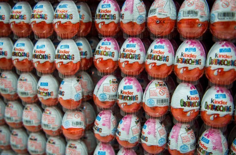 Ausgerechnet vor Ostern, wo Schokoladeprodukte besonders beliebt sind, zieht der Fall möglicher Salmonellen in Süßigkeiten von Ferrero weitere Kreise. afp