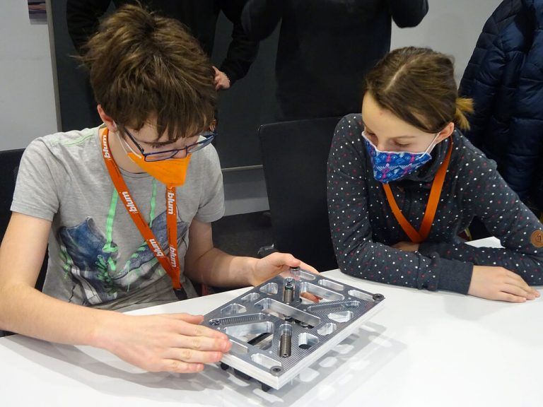 Das von den Schülern entwickelte „TransBoard“.