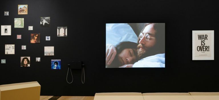 Das von Yoko Ono mit John Lennon realisierte, mehrteilige und spartenübergreifende Projekt „War ist over if you want it“ erhält traurige Aktualität. Kunsthaus, candrian, yoko ono