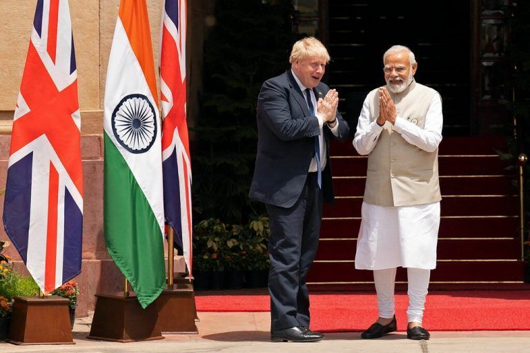 Der britische Premier Johnson machte bei Amtskollege Modi in Neu-Delhi Hoffnungen auf einen baldigen Handelsapakt mit Indien. AFP
