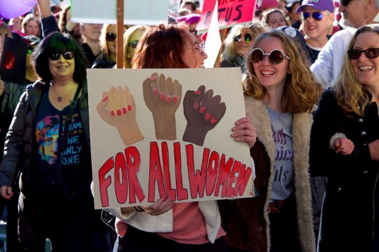 Der Muttertag war einst die Folge der Frauenrechtsbewegung. Deshalb sollten auch alle Frauen am zweiten Sonntag im Mai geehrt werden.shutterstock