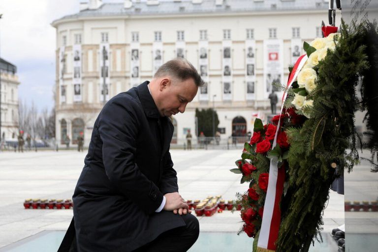 Der polnische Präsident Andrzej Duda gedachte am Sonntag der Opfer des Flugzeugabsturzes vorn Smolensk. REUTERS
