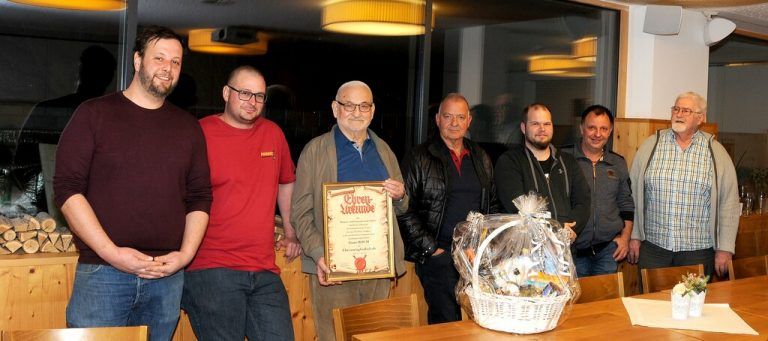 Der Vorstand bei der Generalversammlung. Bluga