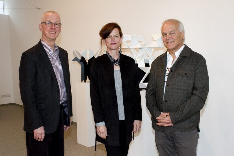 Die Galeristen Erhard Witzel (l.) und Uta Belina Waeger mit Kurator Markus Grabher. Franc