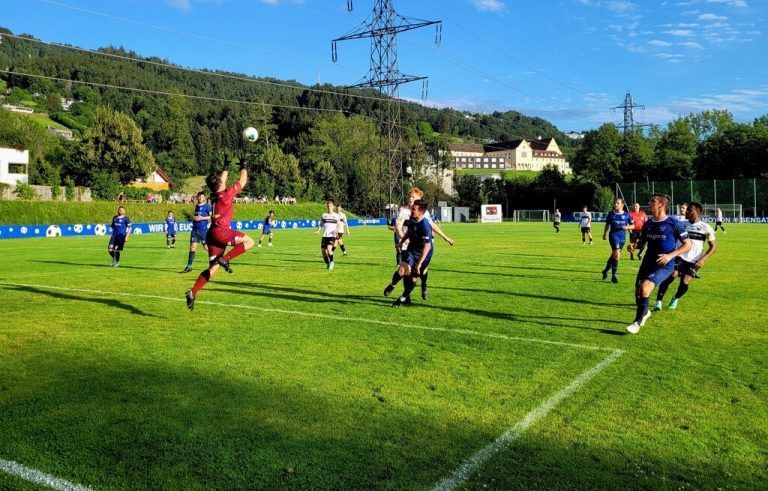 Die Lochauer Kicker spielen morgen, Samstag, im Stadion Hoferfeld gegen die Mannschaft aus Meiningen.bms