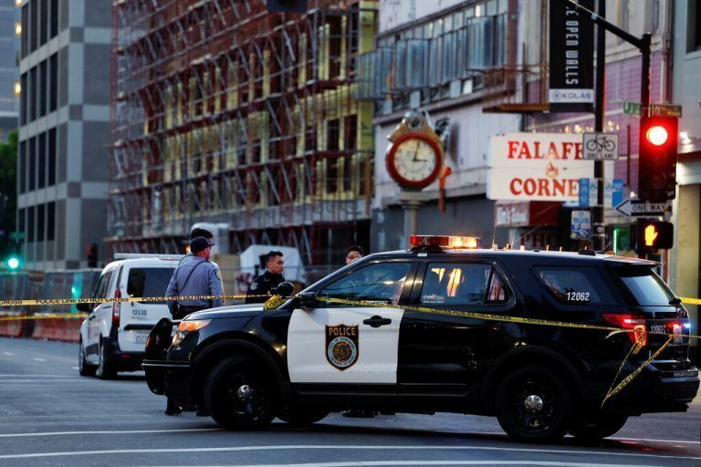 Die Polizei war mit einem Großaufgebot im Einsatz. reuters