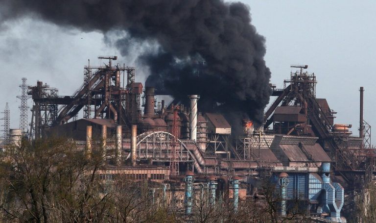 Die Ukraine meldete 35 Luftangriffe in 24 Stunden auf das Stahlwerk in Mariupol. RTS