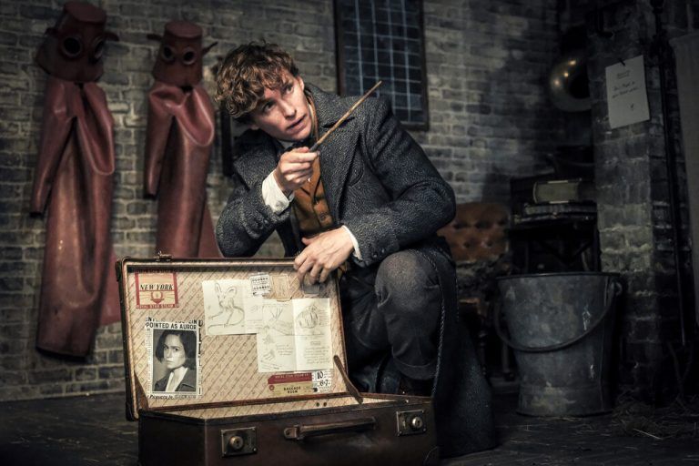 Eddie Redmayne schlüpft erneut in die Rolle des gutmütig-naiven Magizoologen Newt Scamander. ap